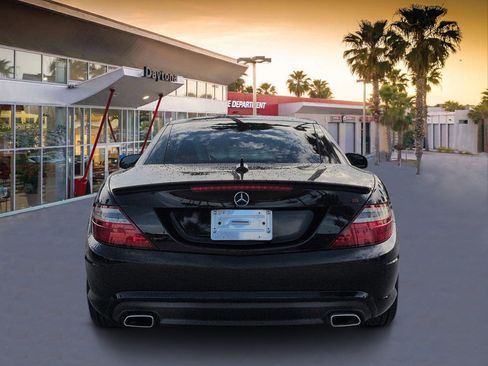 Used 2014 Mercedes-Benz SLK 250 image 4