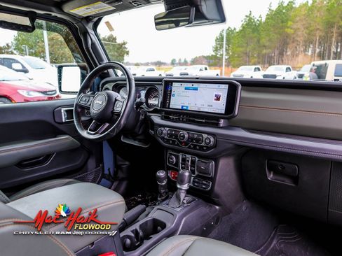 Used 2024 Jeep Gladiator Mojave image 13