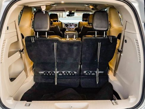 Certified 2024 Chrysler Pacifica Touring-L image 31