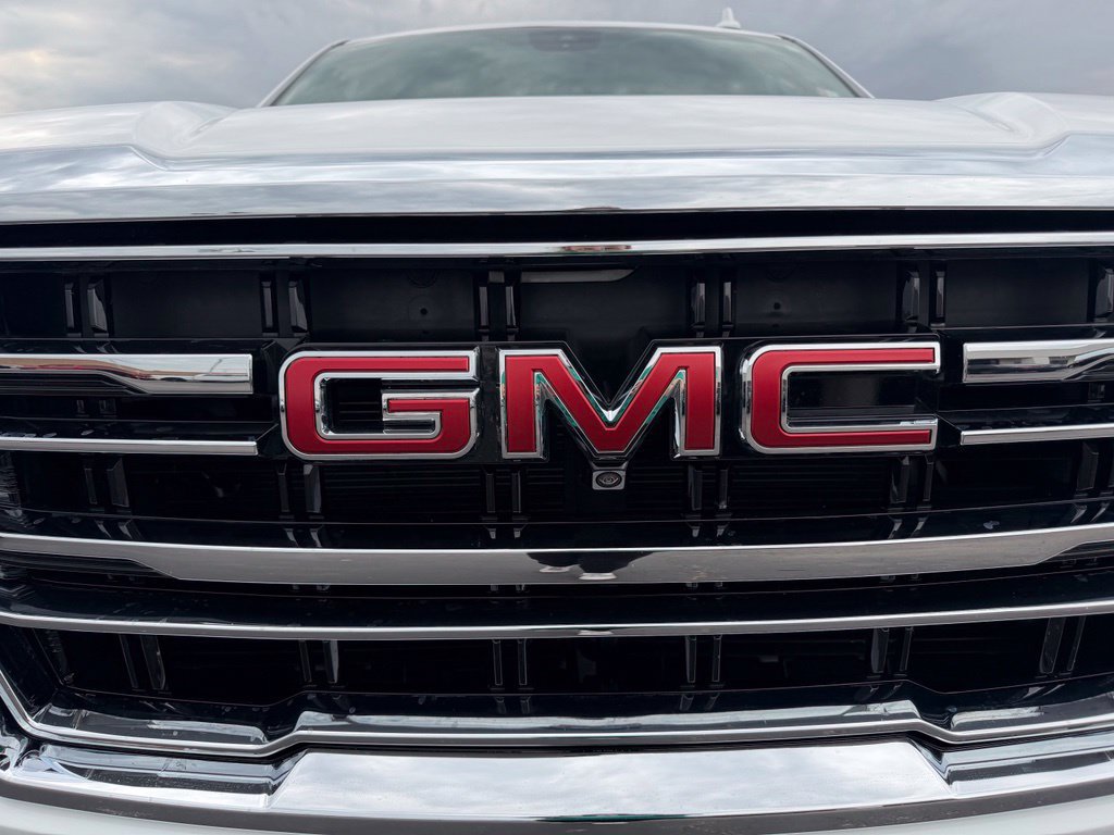 Used 2024 GMC Yukon SLT w/ SLT Luxury Package AWD/4WD image 7