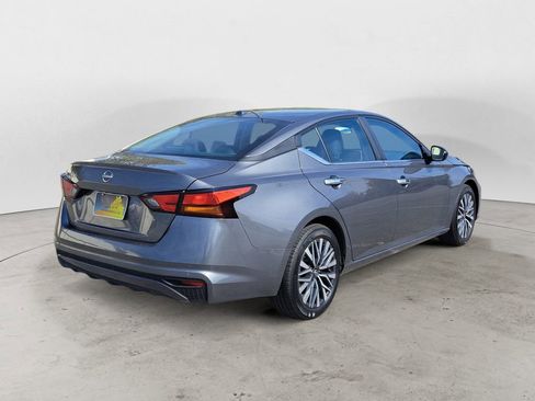 Used 2024 Nissan Altima 2.5 SV FWD image 4