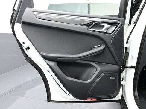 Certified 2024 Porsche Macan AWD/4WD image 13
