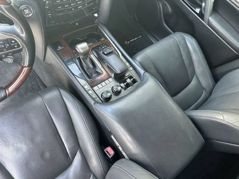 Used 2021 Lexus LX 570 4WD w/ Luxury Package image 22