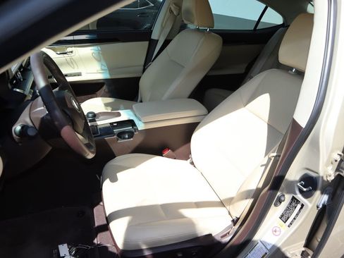 Used 2016 Lexus ES 350 w/ Accessory Package 2 FWD image 9