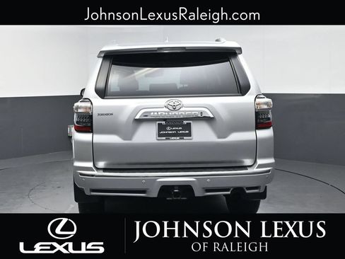 Used 2022 Toyota 4Runner Limited AWD/4WD image 8