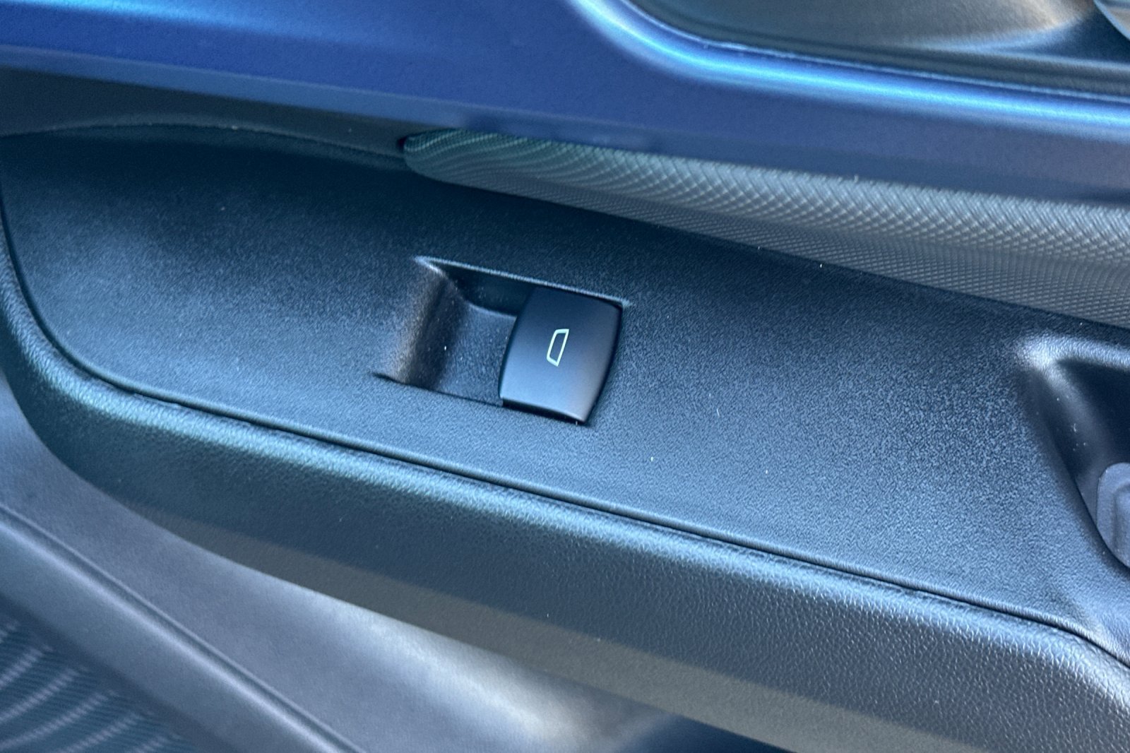 Used 2024 Chevrolet Equinox EV LT w/ LPO, All-Weather Mat Package FWD image 22