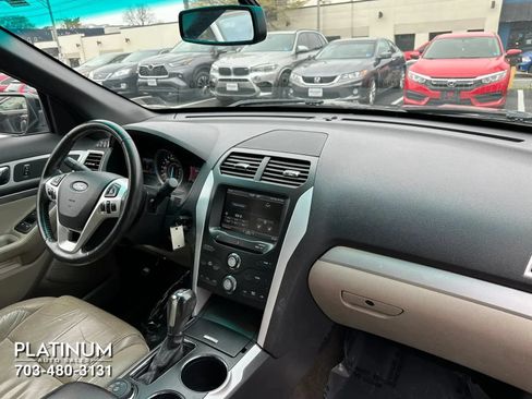 Used 2014 Ford Explorer XLT w/ Equipment Group 202A AWD/4WD image 14