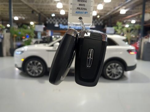 Used 2023 Lincoln Nautilus Reserve AWD/4WD image 4