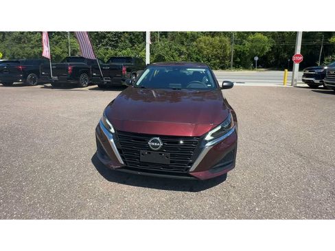 Used 2024 Nissan Altima 2.5 SV FWD image 3