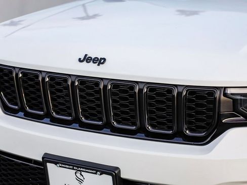 New 2025 Jeep Grand Cherokee Limited w/ Black Appearance Package image 6