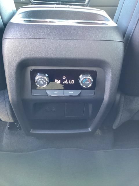 Used 2026 Chevrolet Traverse Z71 AWD/4WD image 9