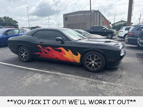 Used 2017 Dodge Challenger SXT RWD image 2