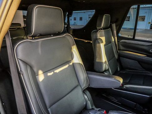 Used 2022 GMC Yukon SLT w/ SLT Premium Package AWD/4WD image 27