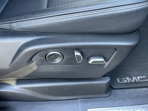 Used 2023 GMC Yukon Denali image 38