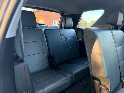 Used 2020 Chevrolet Traverse LT w/ LT Premium Package AWD/4WD image 15