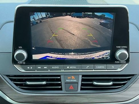 Used 2025 Nissan Altima 2.5 SV FWD image 22