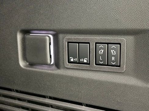 New 2026 GMC Yukon Denali w/ Denali Reserve Package image 12