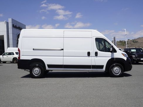 Used 2025 RAM ProMaster 2500 w/ Convenience Group FWD image 3