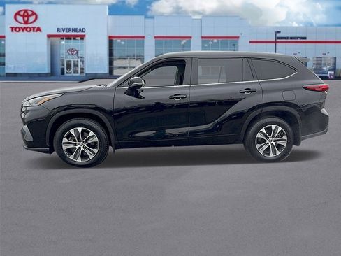Used 2022 Toyota Highlander XLE image 4