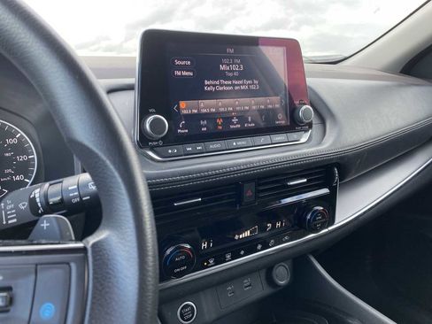 Used 2022 Nissan Rogue SV image 20