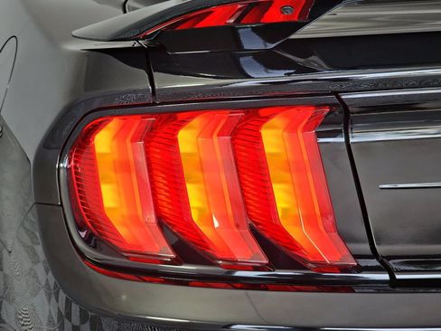 Used 2022 Ford Mustang Shelby GT500 w/ Technology Package RWD image 29