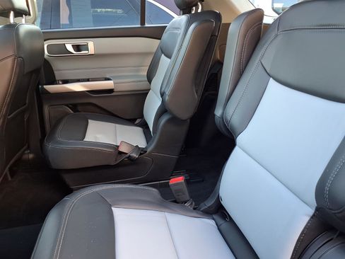 Used 2023 Ford Explorer XLT w/ Equipment Group 202A image 7