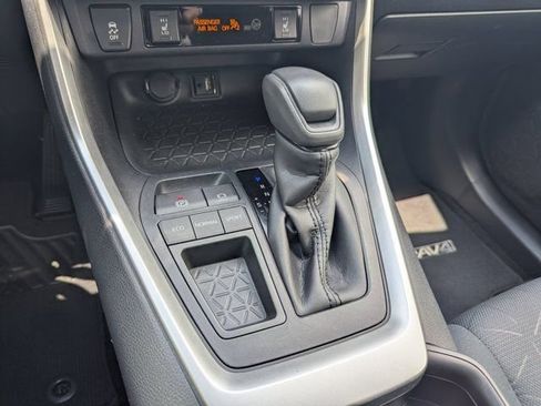 Used 2019 Toyota RAV4 XLE w/ Convenience Package FWD image 26