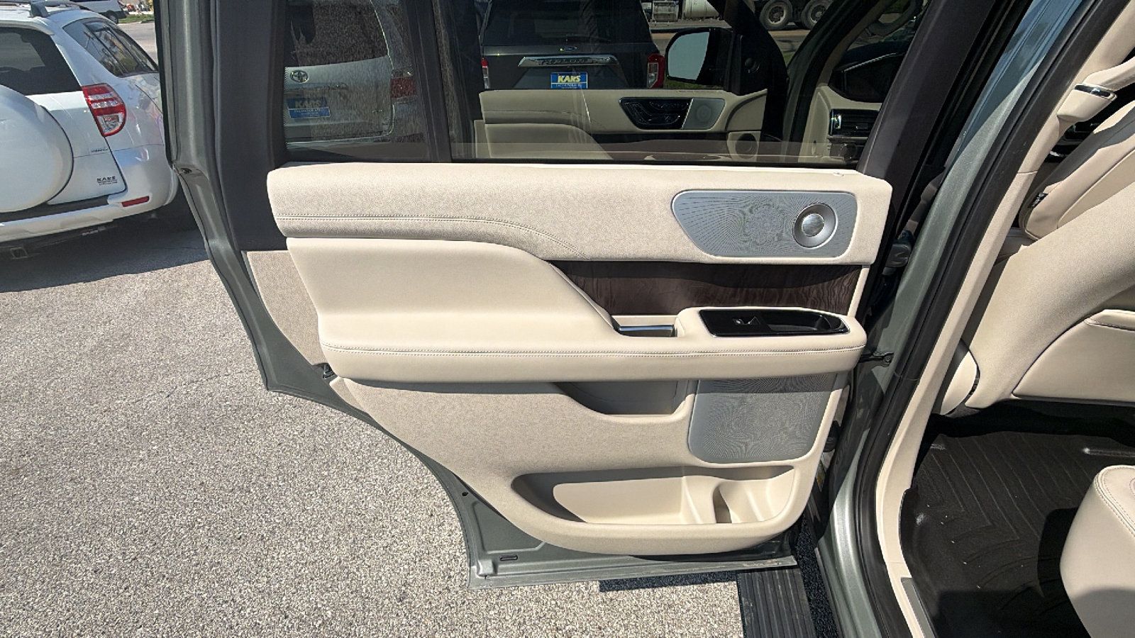 Used 2019 Lincoln Navigator Reserve AWD/4WD image 15