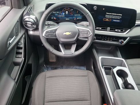 Used 2025 Chevrolet Equinox LT FWD image 12
