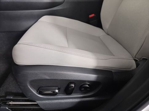 Used 2022 Lexus UX 250h w/ Premium Package image 33