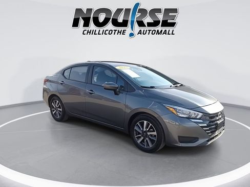 Used 2025 Nissan Versa SV image 2