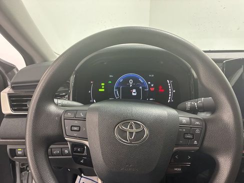 Used 2025 Toyota Camry Hybrid image 19
