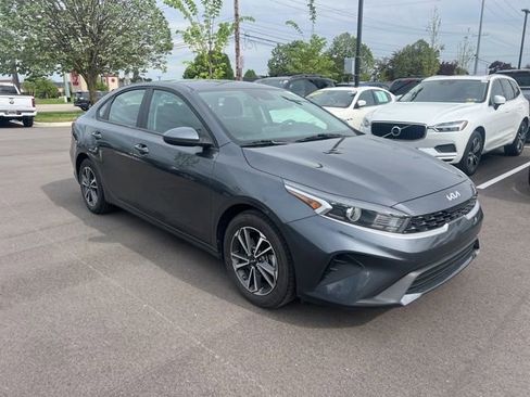 Used 2022 Kia Forte LXS FWD image 3