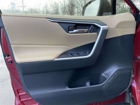 Used 2023 Toyota RAV4 XLE Premium image 18