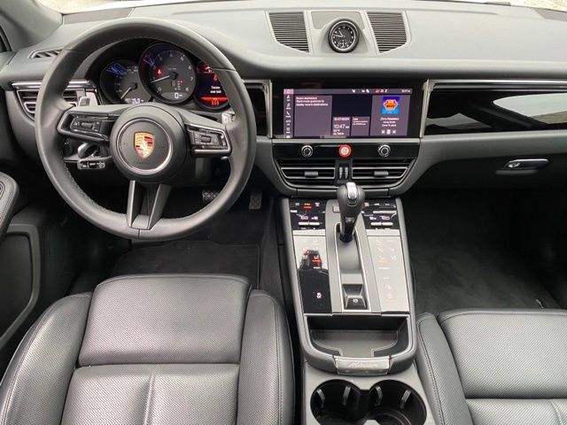 Certified 2024 Porsche Macan AWD/4WD image 4