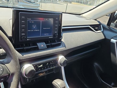 Used 2021 Toyota RAV4 LE FWD image 18