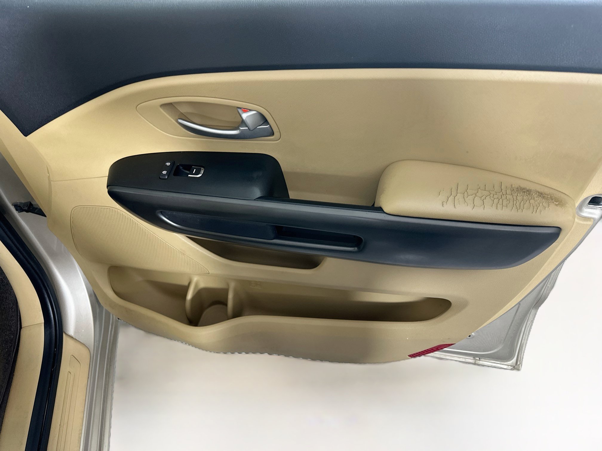 Used 2016 Kia Sedona LX w/ Option Group 020 FWD image 28