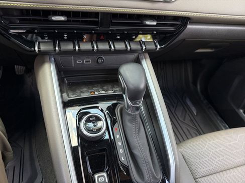 Used 2025 Chevrolet Colorado ZR2 w/ Technology Package image 44