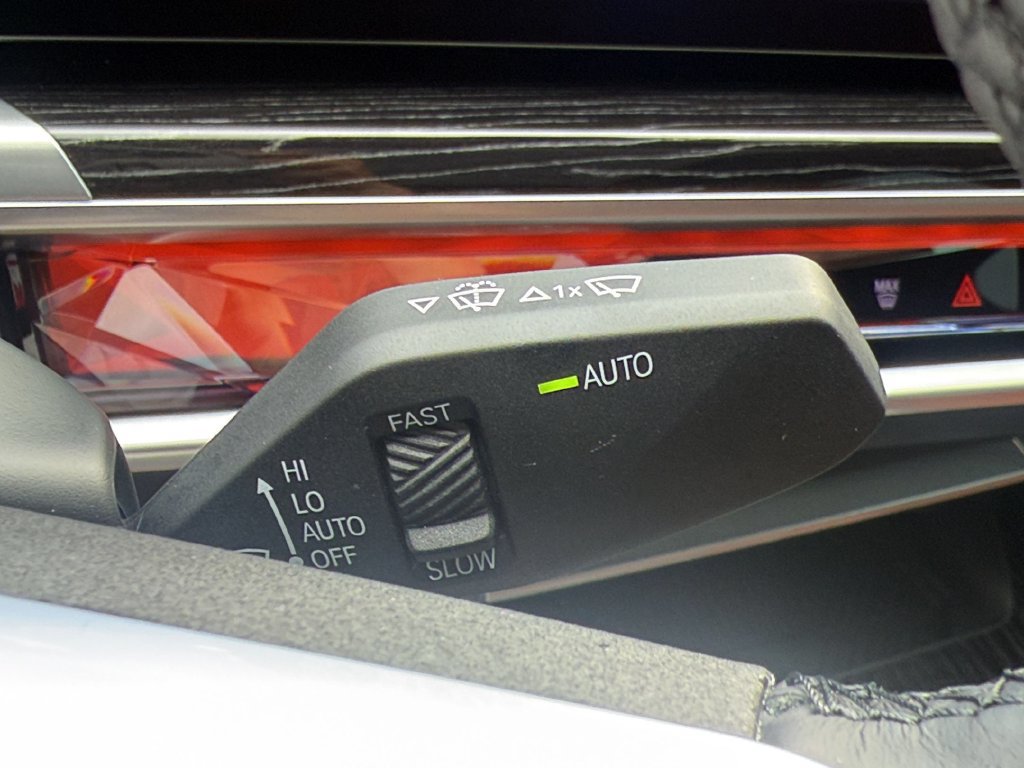 Used 2025 BMW i7 eDrive50 w/ M Sport Package RWD image 27