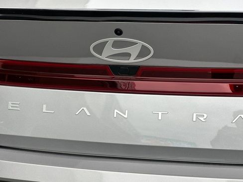 Certified 2025 Hyundai Elantra Sport image 29