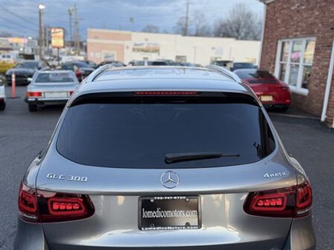 Used 2021 Mercedes-Benz GLC 300 4MATIC image 3