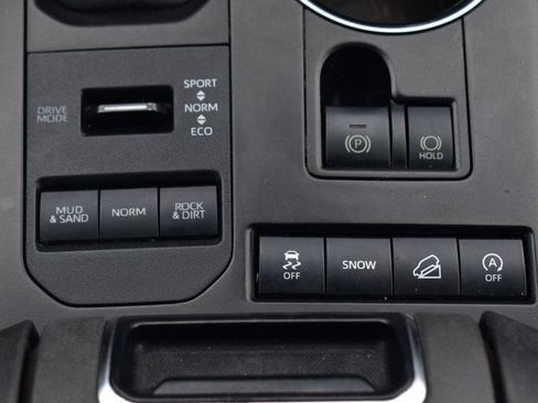 Used 2020 Toyota Highlander XLE AWD/4WD image 36