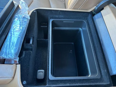 Used 2017 Cadillac Escalade ESV Platinum image 66