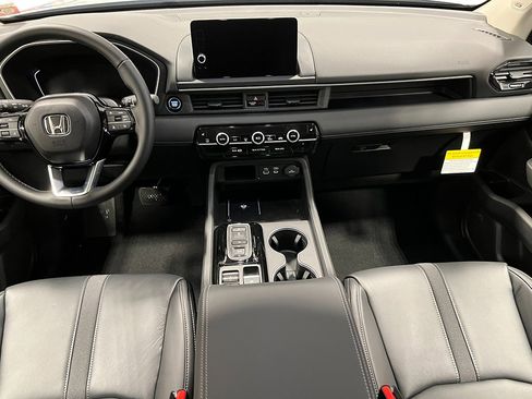 New 2025 Honda Pilot Touring image 21