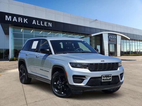 Used 2024 Jeep Grand Cherokee Altitude AWD/4WD image 1