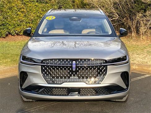 Used 2024 Lincoln Nautilus Reserve w/ Equipment Group 203A image 2