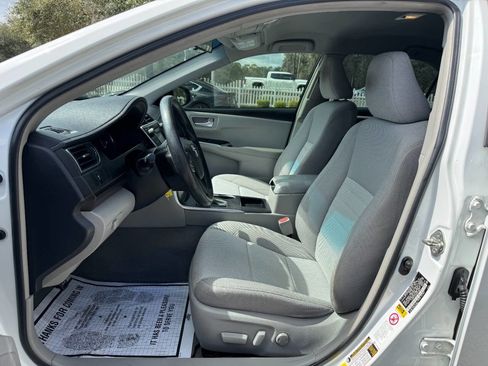 Used 2016 Toyota Camry LE image 10