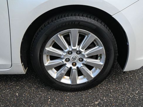 Used 2011 Toyota Sienna Limited w/ Premium Pkg FWD image 15