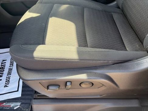 Used 2025 Chevrolet Silverado 1500 LT AWD/4WD image 17