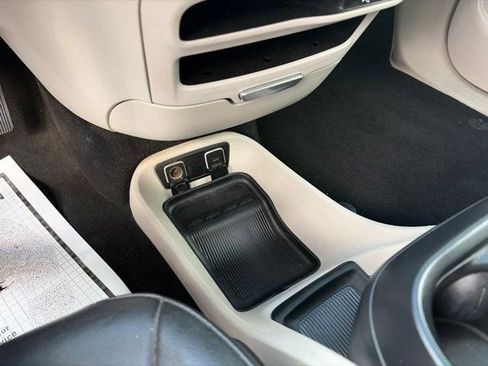 Used 2017 Chrysler Pacifica Touring-L FWD image 25